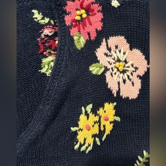 Vintage Floral hand Embroidered Knit Sweater Navy‎ V-Neck Cottagecore 3-D - Picture 10 of 11
